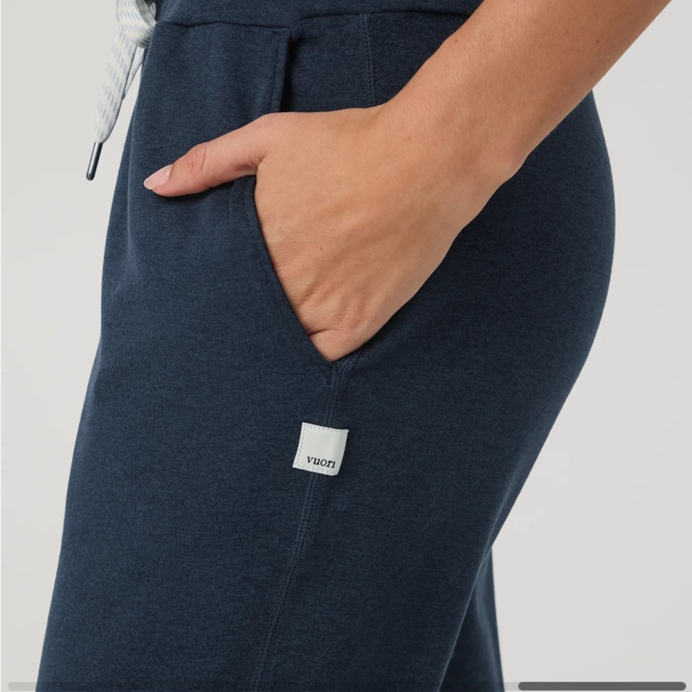 Vuori Dream knit midnight heather performance jogger and Plyo tank set - Lg/Xl - Picture 9 of 10